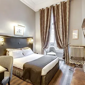 ** Hotel Opera Maintenon France